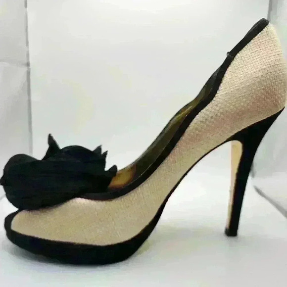 Beverly Feldman tan and black high heels - Picture 9 of 10